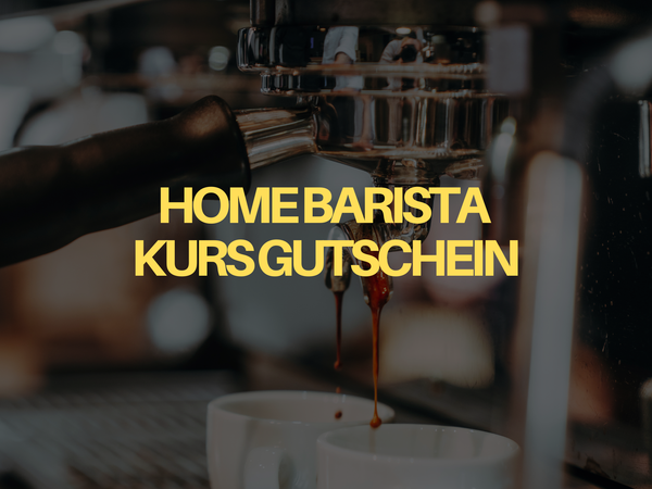 HOME BARISTA KURS GUTSCHEIN auf einer Kaffeemaschine mit Kaffeetropfen.