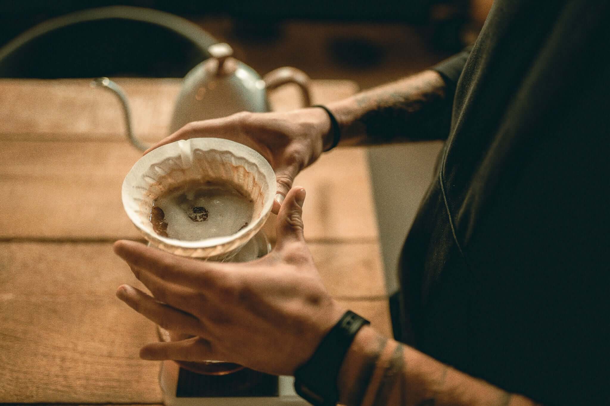 Filterkaffee wird mit dem Handfilter aufgebrüht – V60 Anleitung von Cycle Roasters
