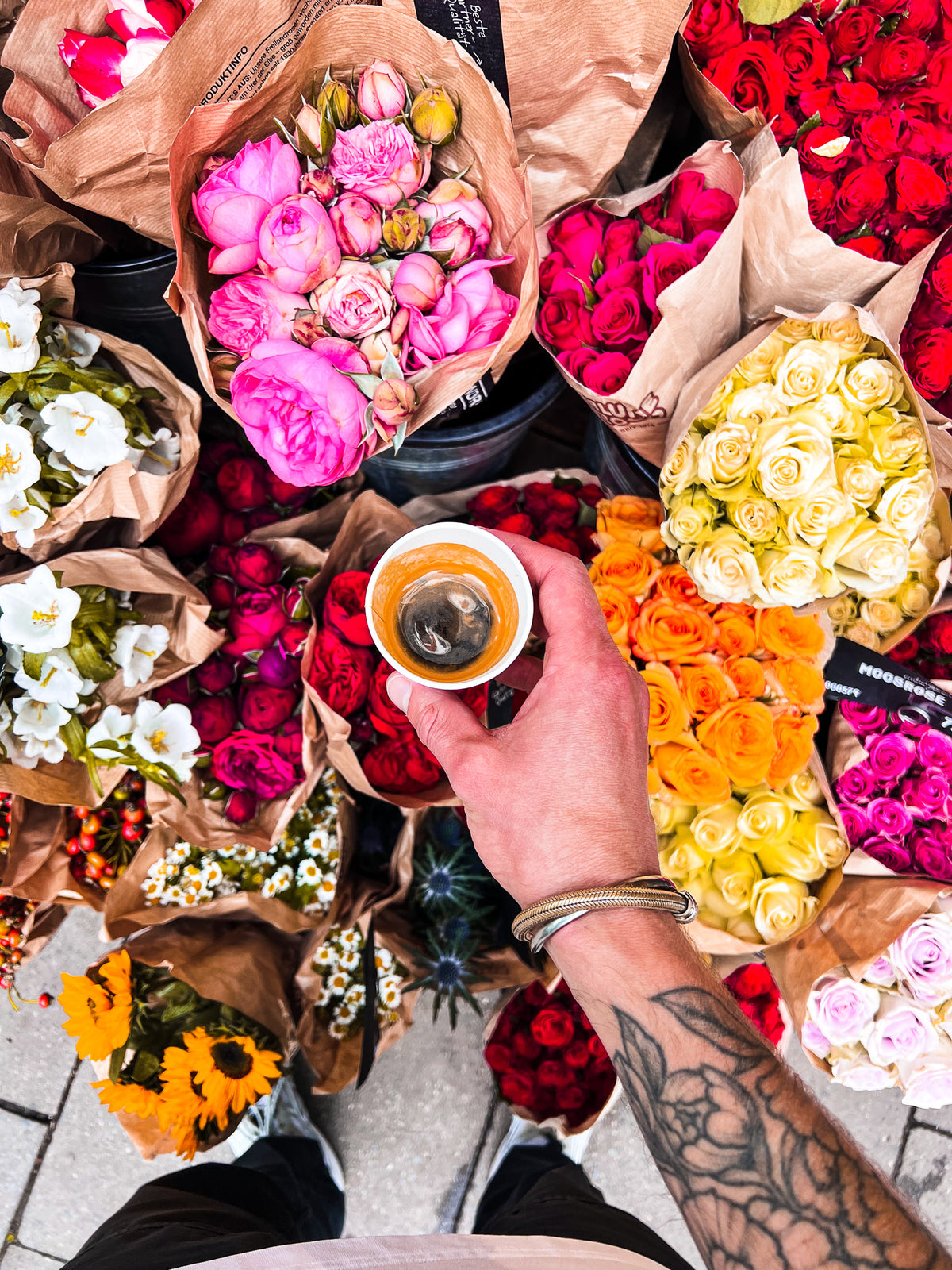 Kaffee-Geschenke von Cycle Roasters: Espresso-Becher mit Blumen