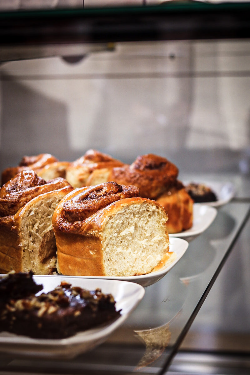 Kuchen und Zimtschnecken im Café von Cycle Roasters in Lübeck