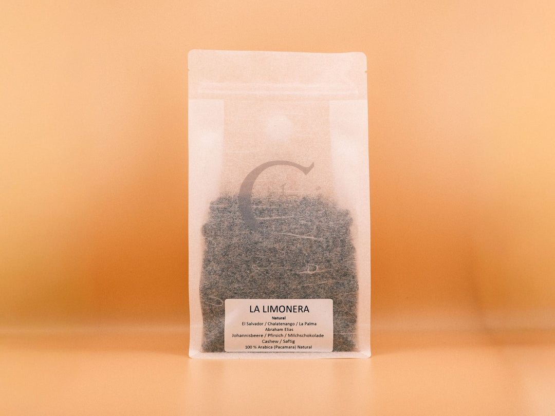 LA LIMONERA specialty coffee from El Salvador in a transparent bag against a warm background