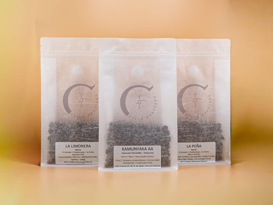 WEIHNACHTS-SET FUNKY featuring Kamunyaka AA, La Limonera, and La Peña tea blends in stylish packaging.