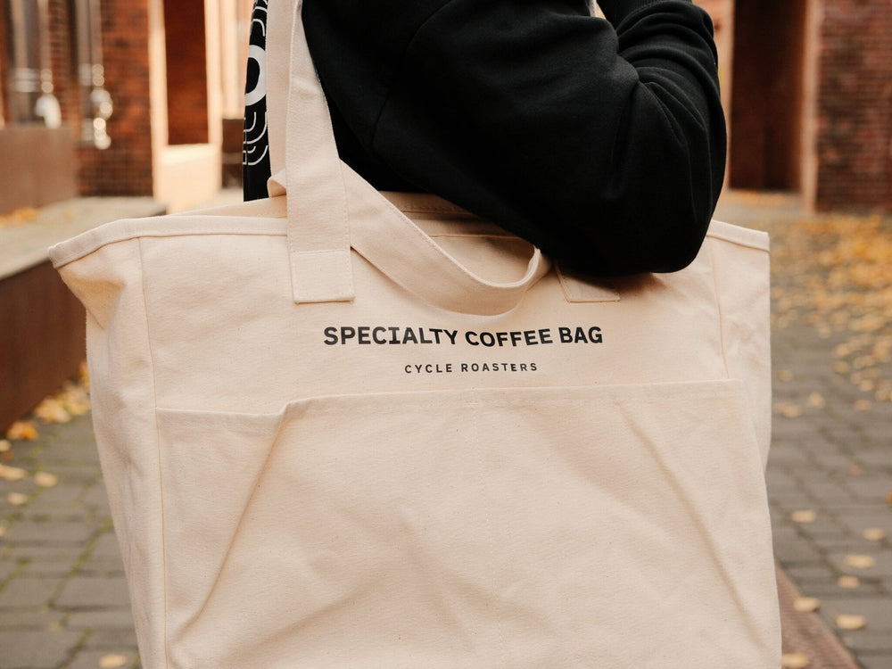 Specialty Coffee Bag über der Schulter – Print „Specialty Coffee Bag / Cycle Roasters“ und Fronttaschen